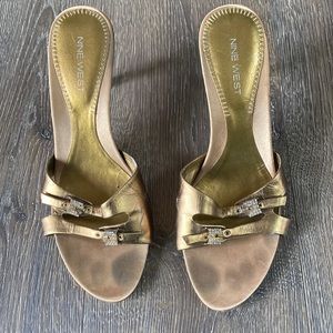 Nine West size 9 gold sandals
